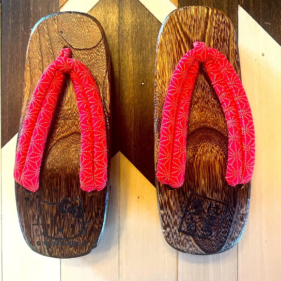 Sanrio Vintage Hello Kitty rare wood Japanese sandles - Picture 1 of 6